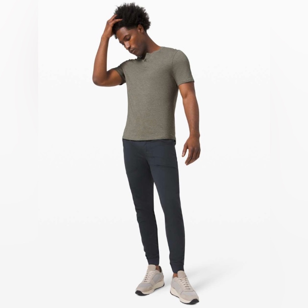 Lululemon Men’s Euc 5 Year Basic Short Sleeve Hen… - image 2